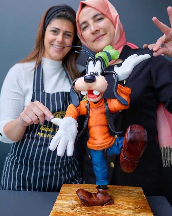 Woman Makes Hyper-Realistic Cakes That Look More Like Works Of Art