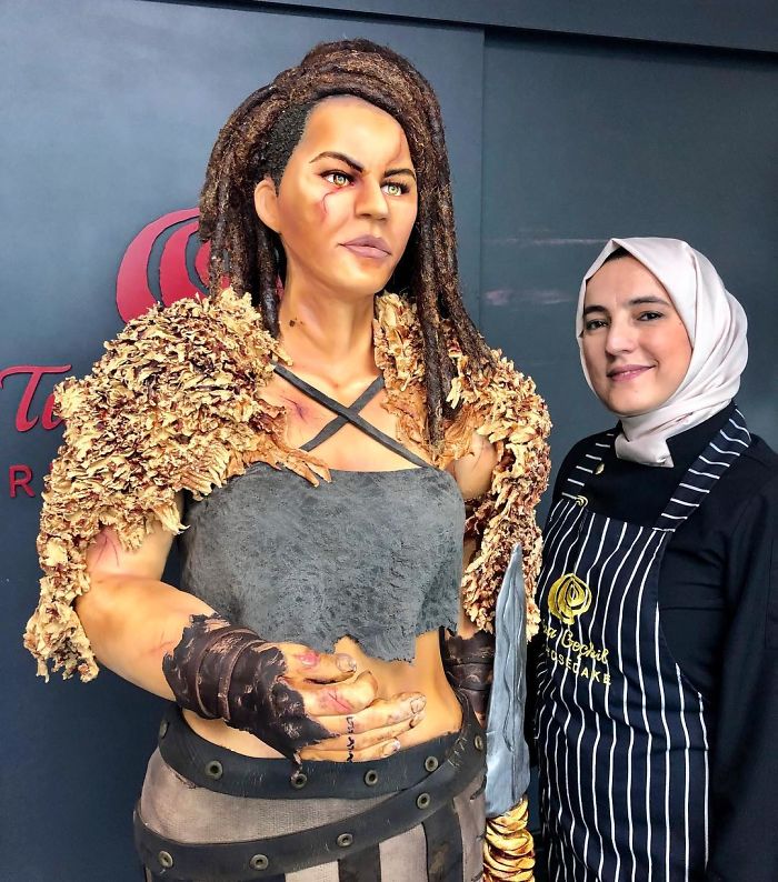 Woman Makes Hyper-Realistic Cakes That Look More Like Works Of Art