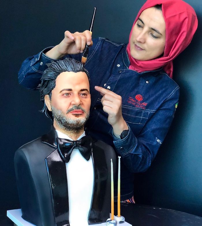 Woman Makes Hyper-Realistic Cakes That Look More Like Works Of Art