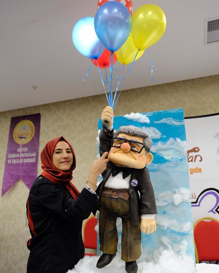 Woman Makes Hyper-Realistic Cakes That Look More Like Works Of Art