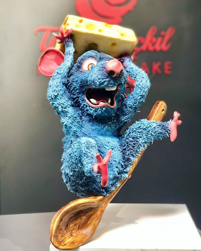 Woman Makes Hyper-Realistic Cakes That Look More Like Works Of Art