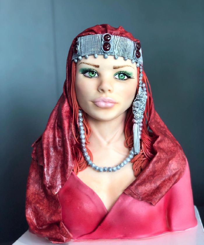 Woman Makes Hyper-Realistic Cakes That Look More Like Works Of Art