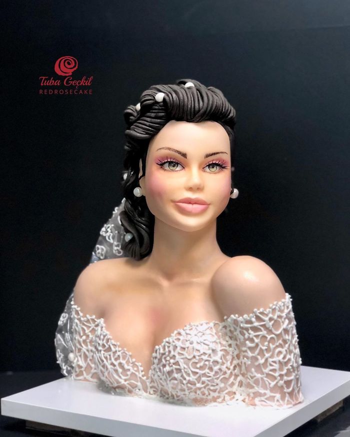 Woman Makes Hyper-Realistic Cakes That Look More Like Works Of Art