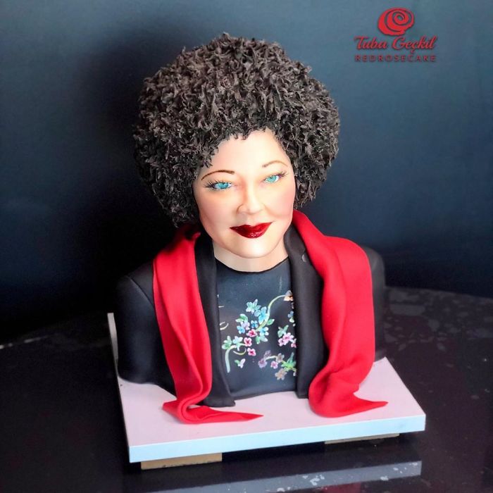 Woman Makes Hyper-Realistic Cakes That Look More Like Works Of Art