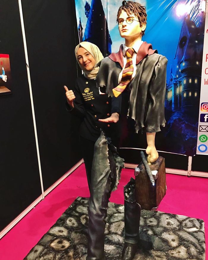 Woman Makes Hyper-Realistic Cakes That Look More Like Works Of Art