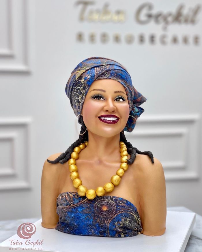 Woman Makes Hyper-Realistic Cakes That Look More Like Works Of Art