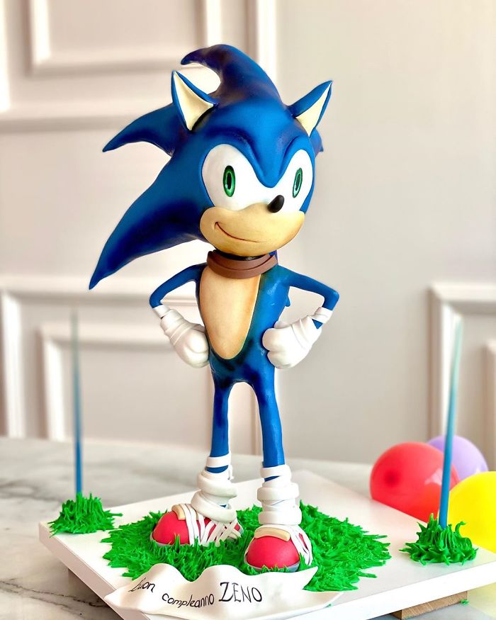 Woman Makes Hyper-Realistic Cakes That Look More Like Works Of Art