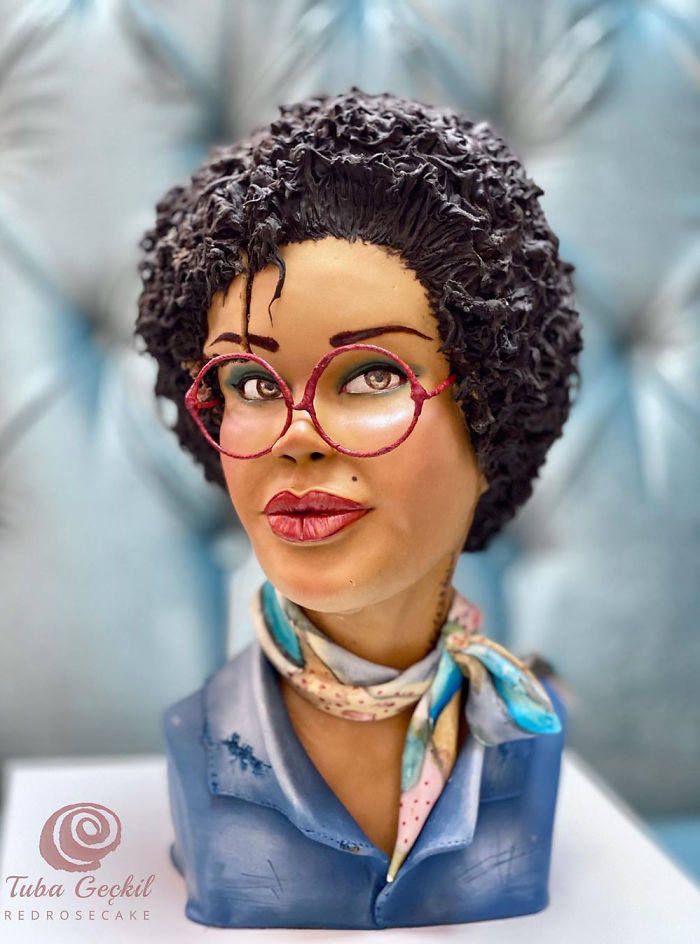 Woman Makes Hyper-Realistic Cakes That Look More Like Works Of Art