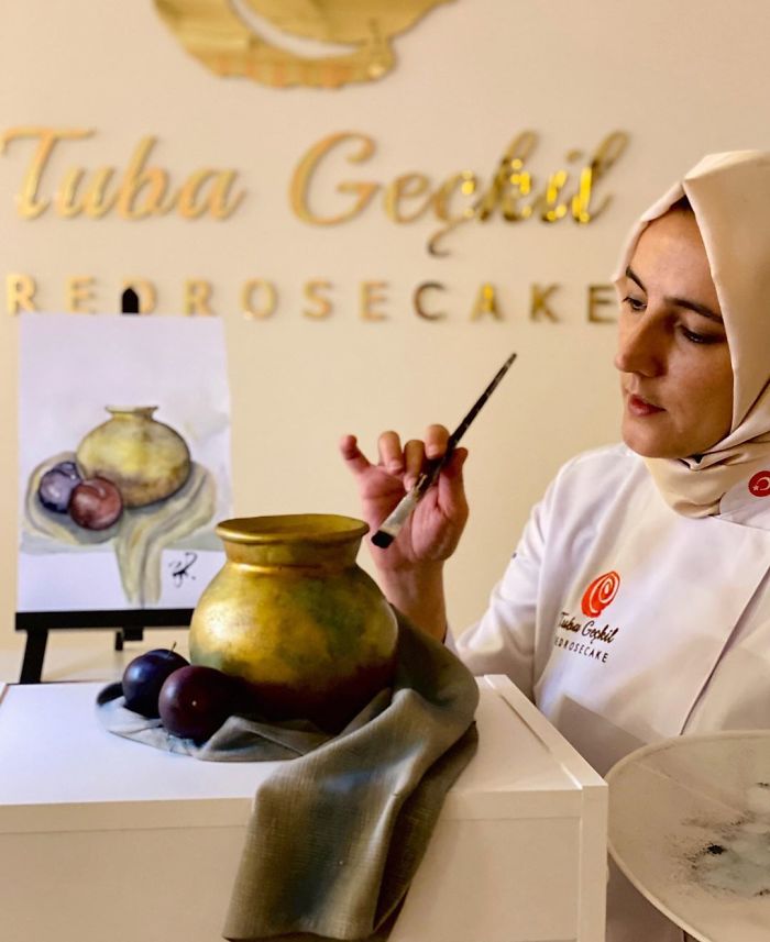 Woman Makes Hyper-Realistic Cakes That Look More Like Works Of Art