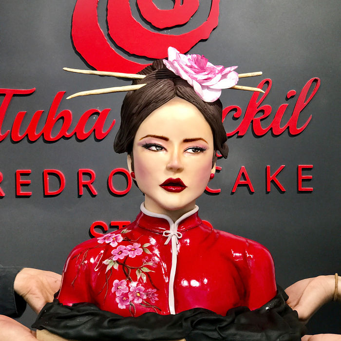Woman Makes Hyper-Realistic Cakes That Look More Like Works Of Art