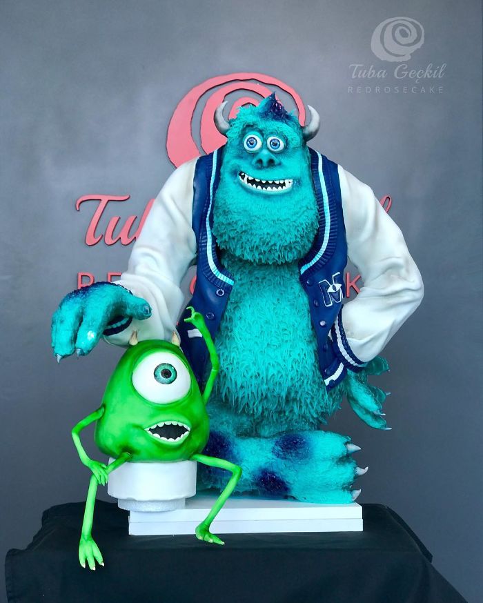 Woman Makes Hyper-Realistic Cakes That Look More Like Works Of Art