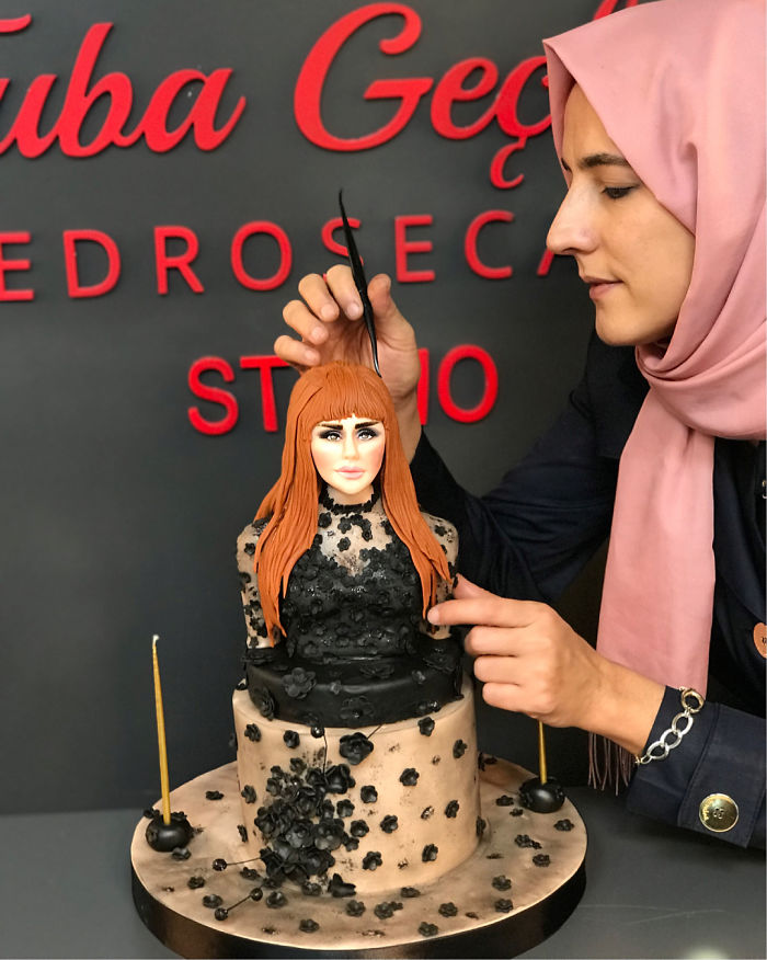 Woman Makes Hyper-Realistic Cakes That Look More Like Works Of Art