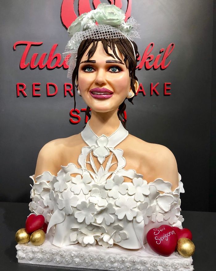 Woman Makes Hyper-Realistic Cakes That Look More Like Works Of Art