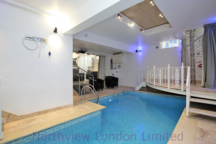 People Think That This 2-Bedroom, $1.5M Apartment In London With An Indoor Pool Is An Architectural Disaster People Think That This 2-Bedroom, $1.5M Apartment In London With An Indoor Pool Is An Architectural Disaster