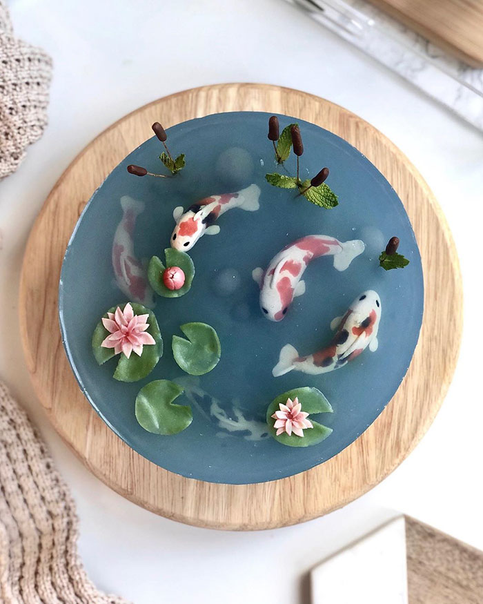Woman Bakes Gorgeous Transparent Cake That Looks Like A Koi Pond