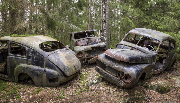 I Photographed Bastnäs, Sweden’s Abandoned Car Graveyard (19 Pics)