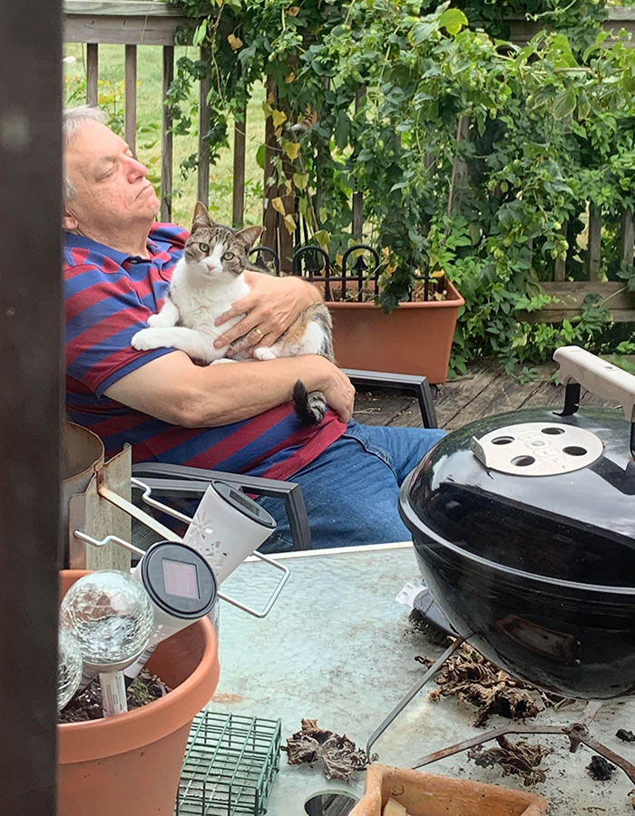 My Dad And The Cat "He Hates". He Calls Her The Ice Queen