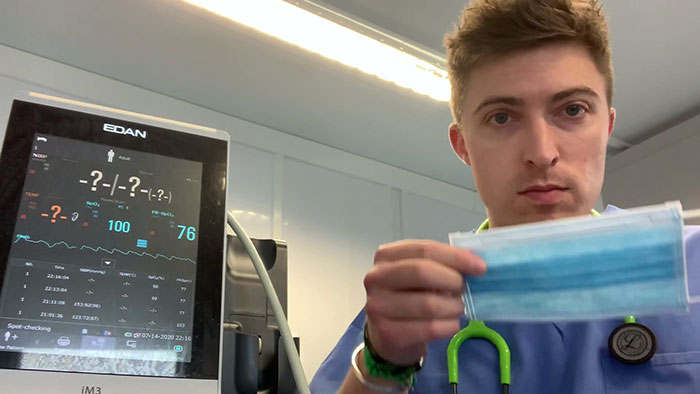 Doctor Puts On 6 Masks And Hooks Himself To An Oxygen Meter To Prove Anti-Maskers Are Talking Nonsense