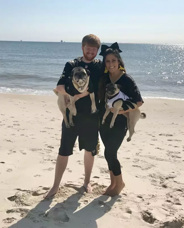 Dog Owner Builds A ‘Doggie-Vator’ Stairlift For Her Three Elderly Rescued Pugs And People Find It Adorable Dog Owner Builds A ‘Doggie-Vator’ Stairlift For Her Three Elderly Rescued Pugs And People Find It Adorable