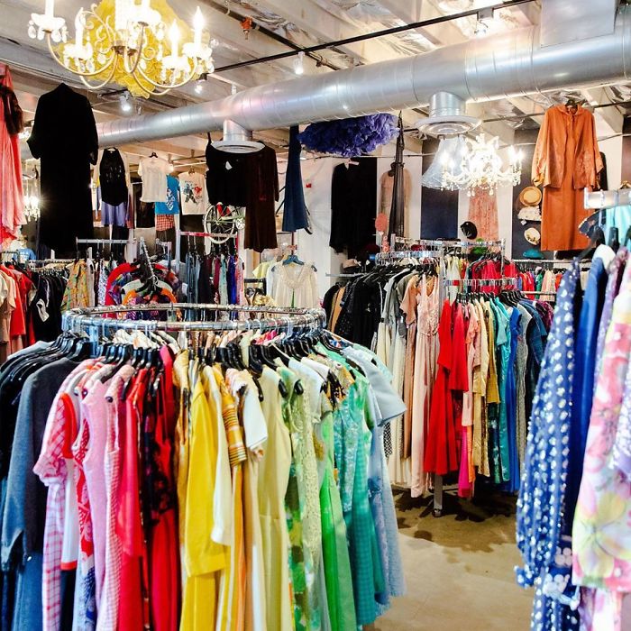 Tired Of Customers Ignoring Their Polite 'Please Wear A Mask' Sign, This Store Puts Up A New One And It Gets Dark Real Quick