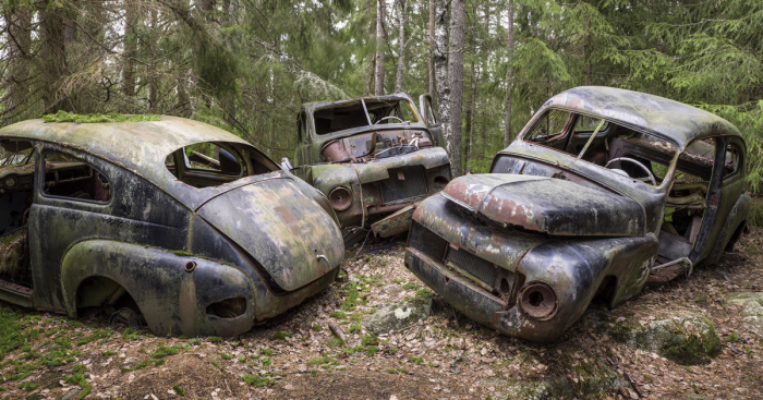 I Photographed Bastnäs, Sweden’s Abandoned Car Graveyard (19 Pics)