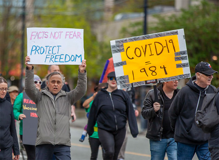 Someone Comes Up With A 'Freedom Cafe' Analogy To Explain How Not Wearing Masks Is Dangerous And Stupid, People Love It