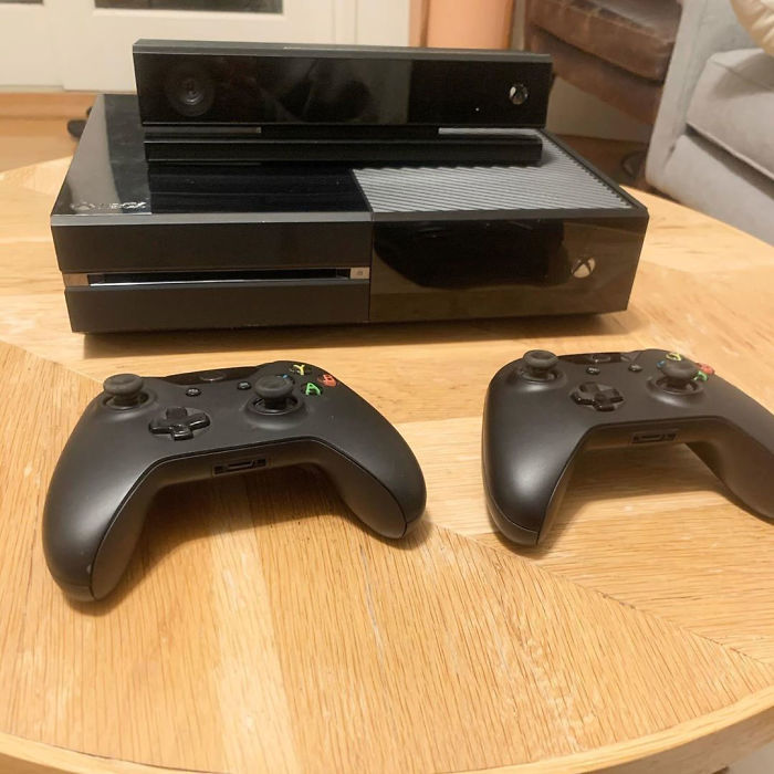 Woman Is On A Mission To Trade A Bobby Pin Until She Gets A House, And Here Are Her Trades So Far