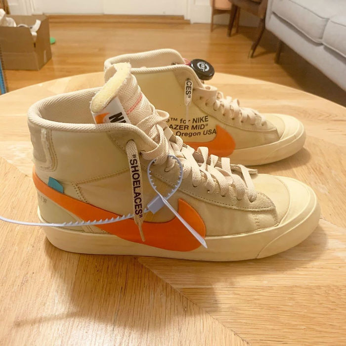 Woman Is On A Mission To Trade A Bobby Pin Until She Gets A House, And Here Are Her Trades So Far Woman Is On A Mission To Trade A Bobby Pin Until She Gets A House, And Here Are Her Trades So Far