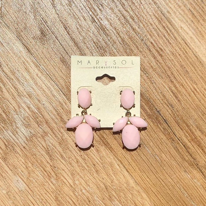 Woman Is On A Mission To Trade A Bobby Pin Until She Gets A House, And Here Are Her Trades So Far Woman Is On A Mission To Trade A Bobby Pin Until She Gets A House, And Here Are Her Trades So Far