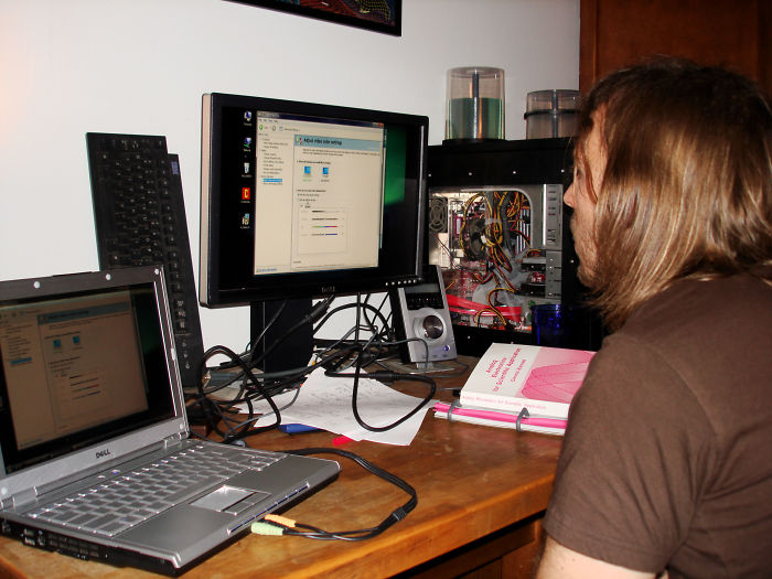 Manager Treats This Employee As Salaried When Instead He's Being Paid Hourly, Lives To Regret It Manager Treats This Employee As Salaried When Instead He's Being Paid Hourly, Lives To Regret It