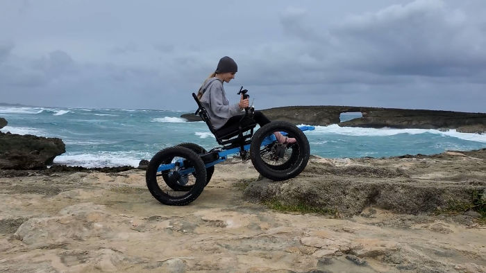Man Designs An Off-Road "Wheelchair" So That His Wife Can Go Places She Never Imagined, It's Now Up For Mass-Production Man Designs An Off-Road "Wheelchair" So That His Wife Can Go Places She Never Imagined, It's Now Up For Mass-Production