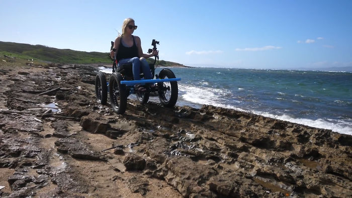 Man Designs An Off-Road "Wheelchair" So That His Wife Can Go Places She Never Imagined, It's Now Up For Mass-Production Man Designs An Off-Road "Wheelchair" So That His Wife Can Go Places She Never Imagined, It's Now Up For Mass-Production