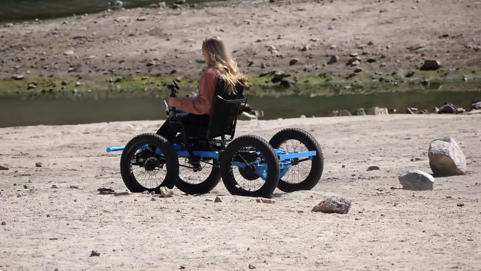 Man Designs An Off-Road "Wheelchair" So That His Wife Can Go Places She Never Imagined, It's Now Up For Mass-Production Man Designs An Off-Road "Wheelchair" So That His Wife Can Go Places She Never Imagined, It's Now Up For Mass-Production