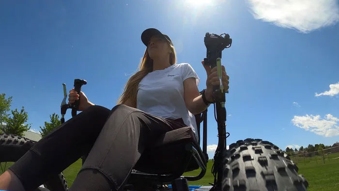 Man Designs An Off-Road "Wheelchair" So That His Wife Can Go Places She Never Imagined, It's Now Up For Mass-Production Man Designs An Off-Road "Wheelchair" So That His Wife Can Go Places She Never Imagined, It's Now Up For Mass-Production