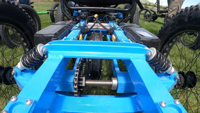 Man Designs An Off-Road "Wheelchair" So That His Wife Can Go Places She Never Imagined, It's Now Up For Mass-Production Man Designs An Off-Road "Wheelchair" So That His Wife Can Go Places She Never Imagined, It's Now Up For Mass-Production