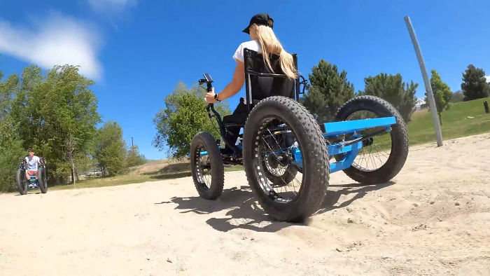Man Designs An Off-Road "Wheelchair" So That His Wife Can Go Places She Never Imagined, It's Now Up For Mass-Production Man Designs An Off-Road "Wheelchair" So That His Wife Can Go Places She Never Imagined, It's Now Up For Mass-Production