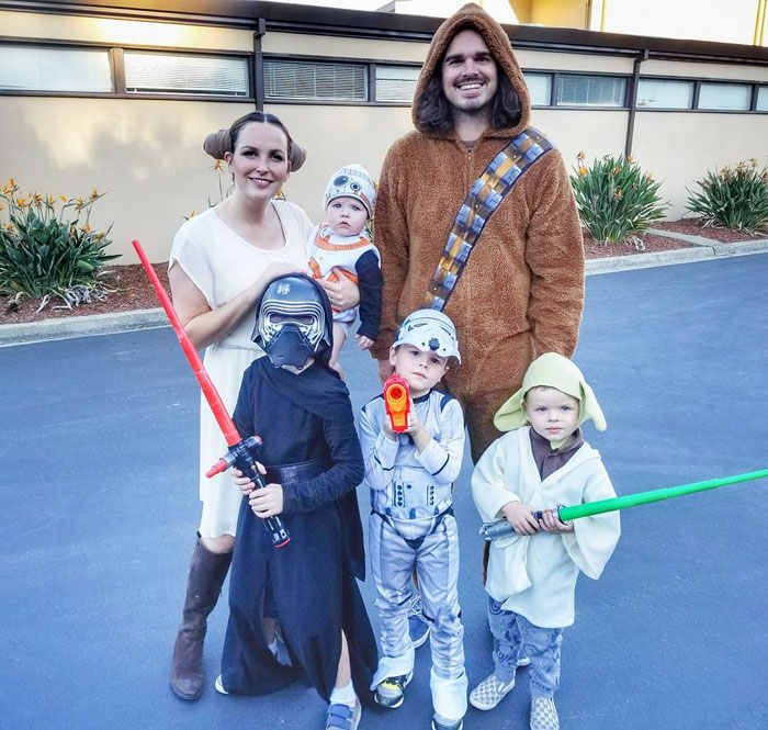 Dad Who Pays His Son $1 For Every Book Read Posts That He's Already Out $120, Divides The Internet On This Parenting Tactic