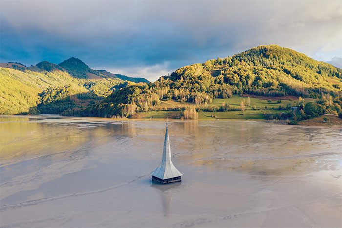 I Discovered A Toxic Valley In Romania, Here Are My 23 Eerie Photos