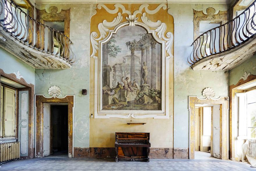I Spent Over 10 Years Photographing Abandoned Pianos And Here Are The Best Photos I Took In Italy (9 Pics) I Spent Over 10 Years Photographing Abandoned Pianos And Here Are The Best Photos I Took In Italy (9 Pics)