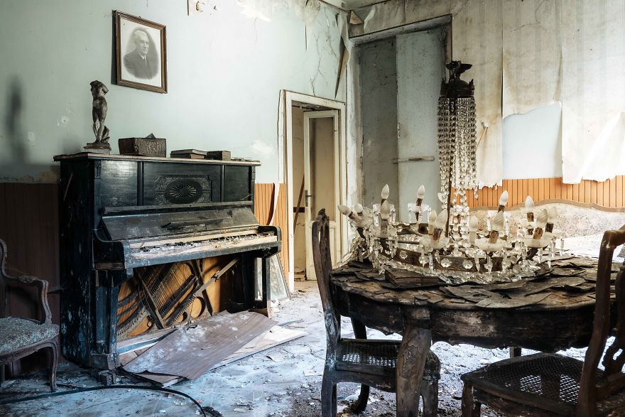 I Spent Over 10 Years Photographing Abandoned Pianos And Here Are The Best Photos I Took In Italy (9 Pics)