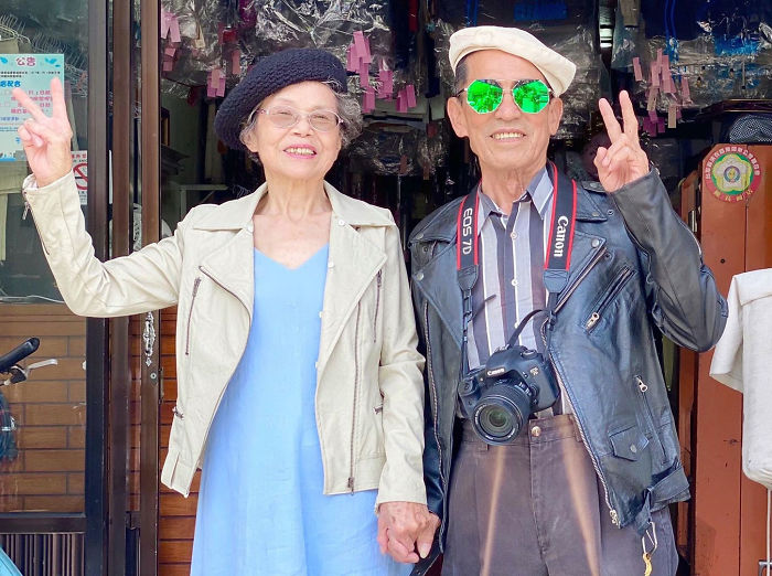 Senior Couple Poses With Clothes That Their Clients Didn't Collect And The Pics Just Radiate Absolute Class And Style (15 Pics) Senior Couple Poses With Clothes That Their Clients Didn't Collect And The Pics Just Radiate Absolute Class And Style (15 Pics)