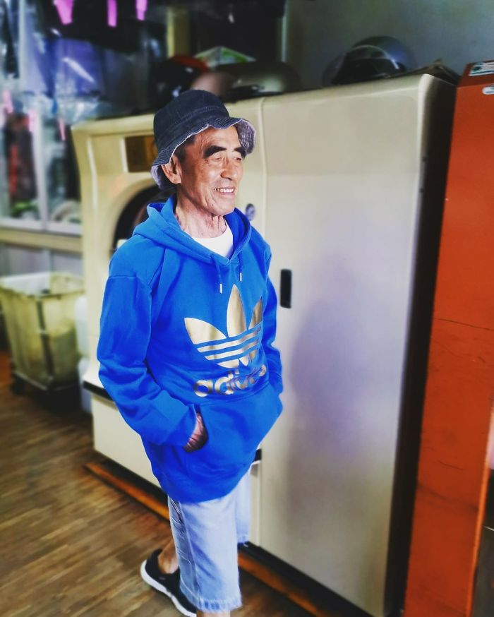 Senior Couple Poses With Clothes That Their Clients Didn't Collect And The Pics Just Radiate Absolute Class And Style (15 Pics) Senior Couple Poses With Clothes That Their Clients Didn't Collect And The Pics Just Radiate Absolute Class And Style (15 Pics)