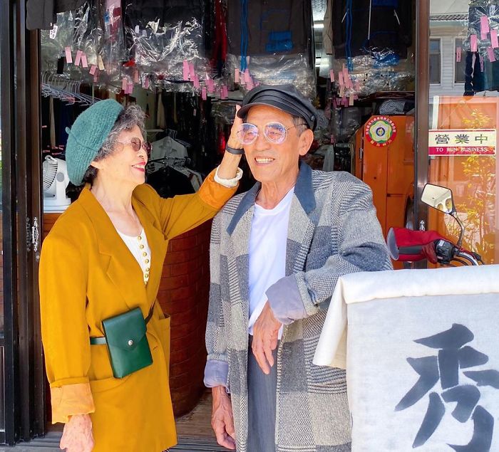Senior Couple Poses With Clothes That Their Clients Didn't Collect And The Pics Just Radiate Absolute Class And Style (15 Pics) Senior Couple Poses With Clothes That Their Clients Didn't Collect And The Pics Just Radiate Absolute Class And Style (15 Pics)