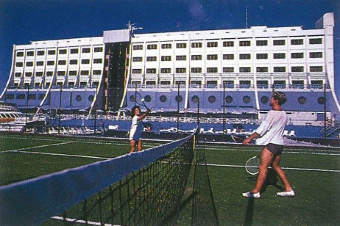 The World&rsquo;s First Luxury Floating Hotel Built In The 1980s For Watching The Great Barrier Reef Ends Up In North Korea