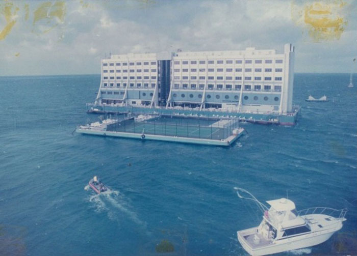 The World&rsquo;s First Luxury Floating Hotel Built In The 1980s For Watching The Great Barrier Reef Ends Up In North Korea