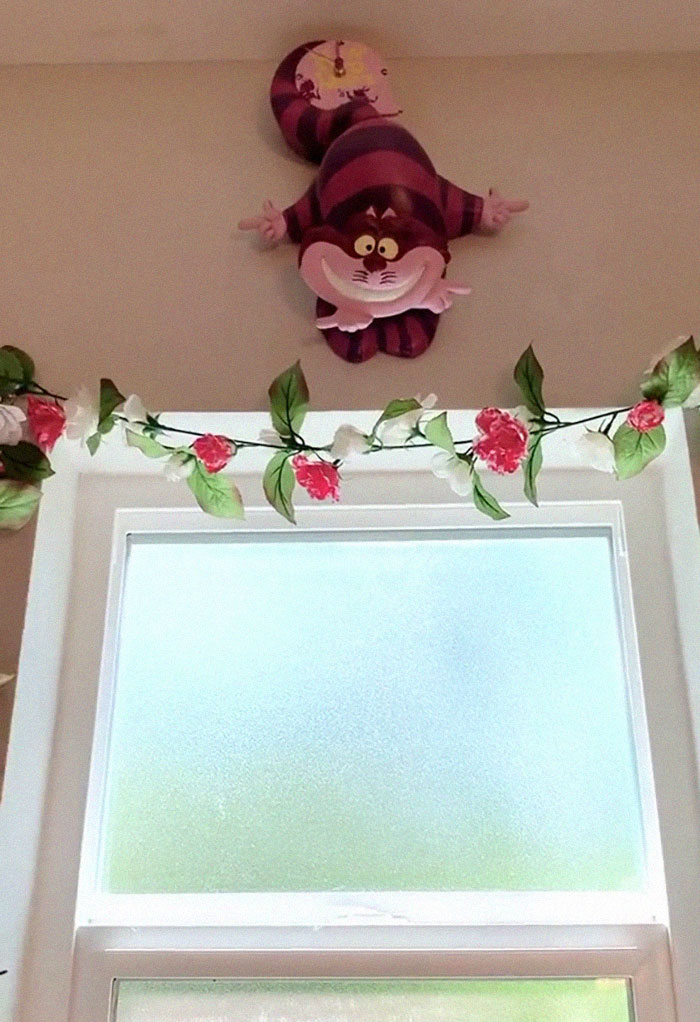 Mom Transforms Her House Into A Disney Fairytale (35 Pics)