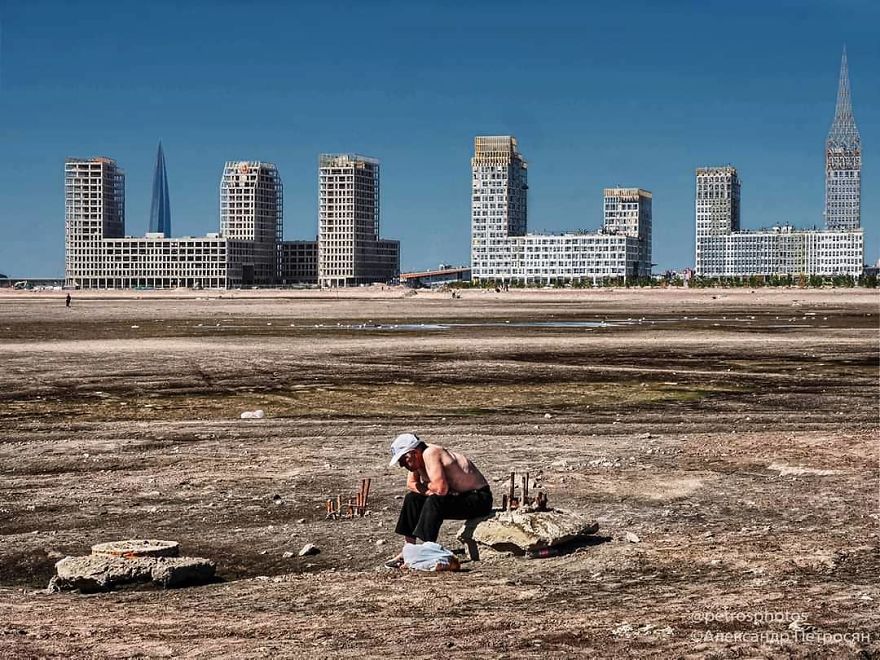 This Photographer Captures Everyday Life In Russia In Sincere Photographs (New Pics)