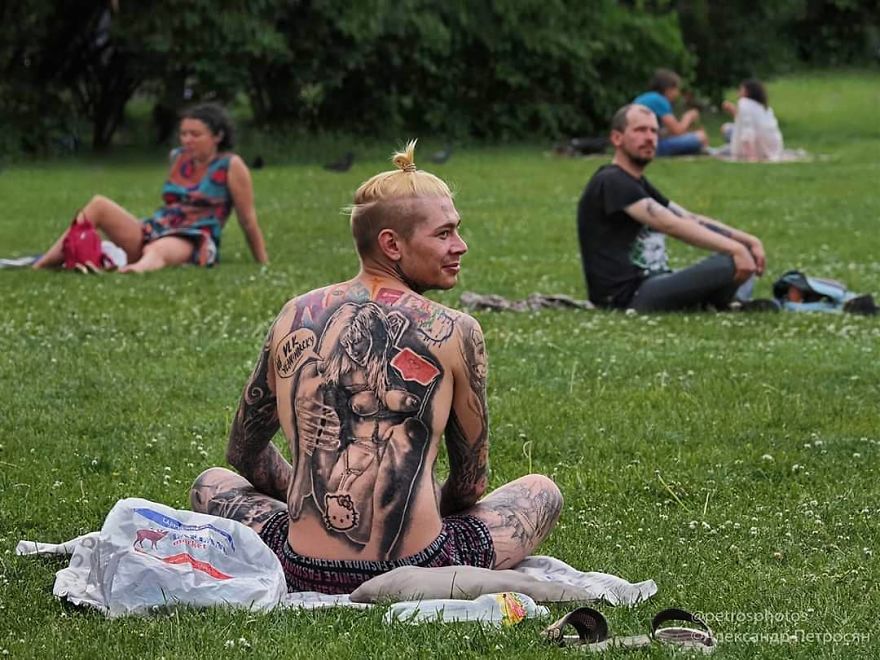 This Photographer Captures Everyday Life In Russia In Sincere Photographs (New Pics)