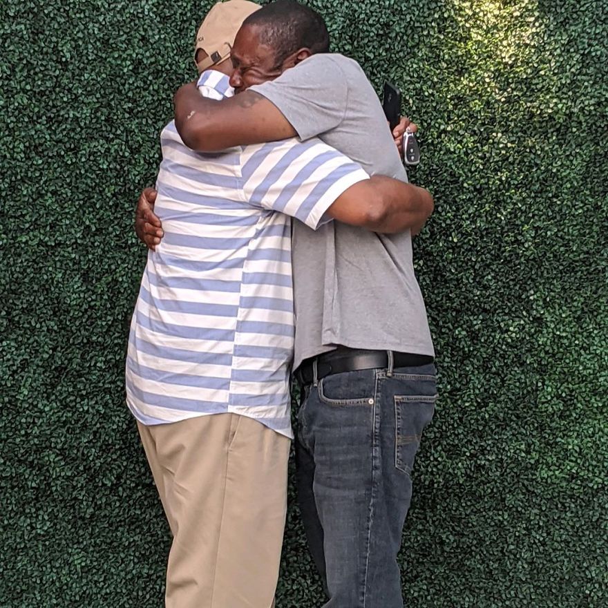 Homeless Person Reunites With His Family After 20 Years, Thanks To This Couple Homeless Person Reunites With His Family After 20 Years, Thanks To This Couple