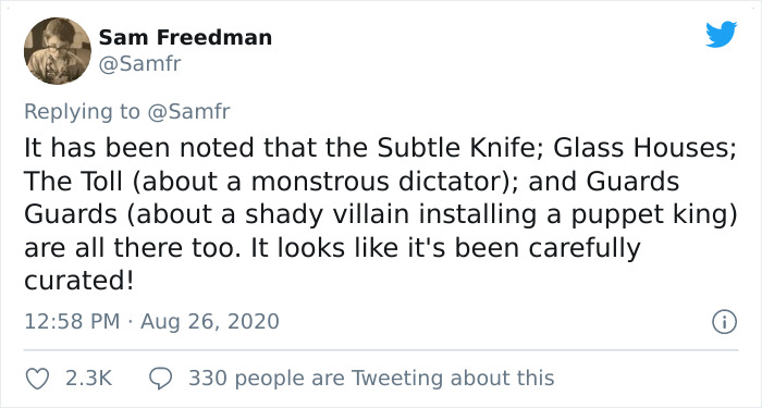 People Notice A Very Specific Book Arrangement Behind Boris Johnson During His Speech, Think The Librarian Did It